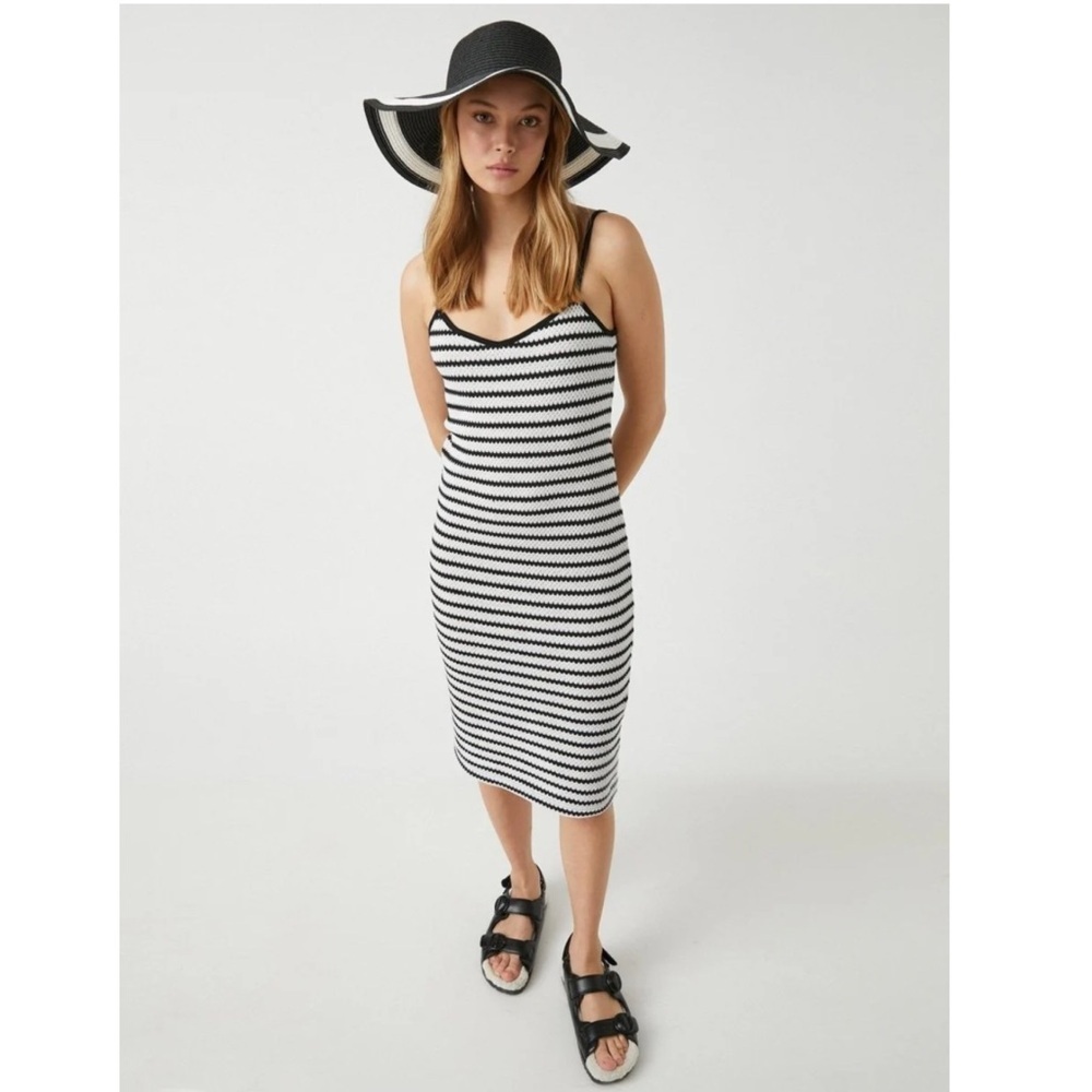 Zara - Navy & White Crochet Knitted Figure Hugging Midi Dress Spaghetti Straps